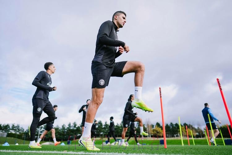 伊斯科脱离拐杖行走 预计在下周中旬重返训练场